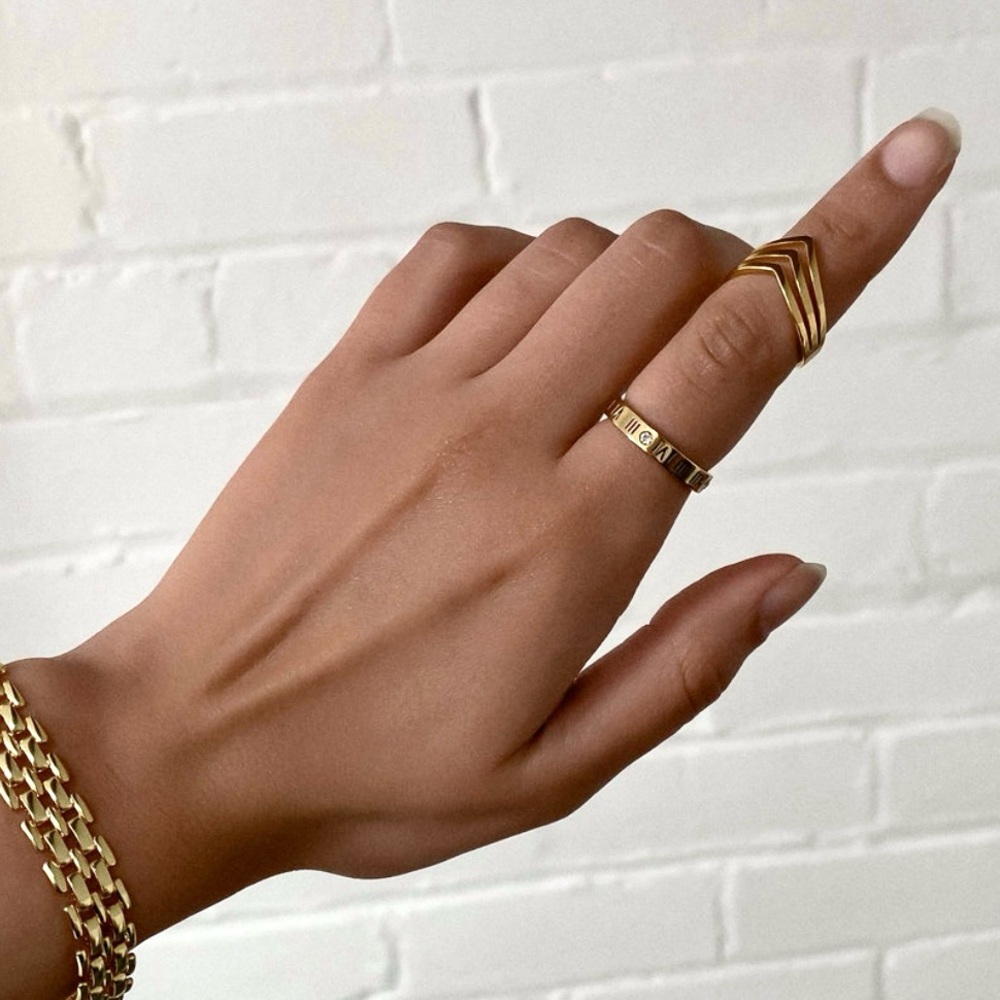 Nova Roman Numeral Pave Ring